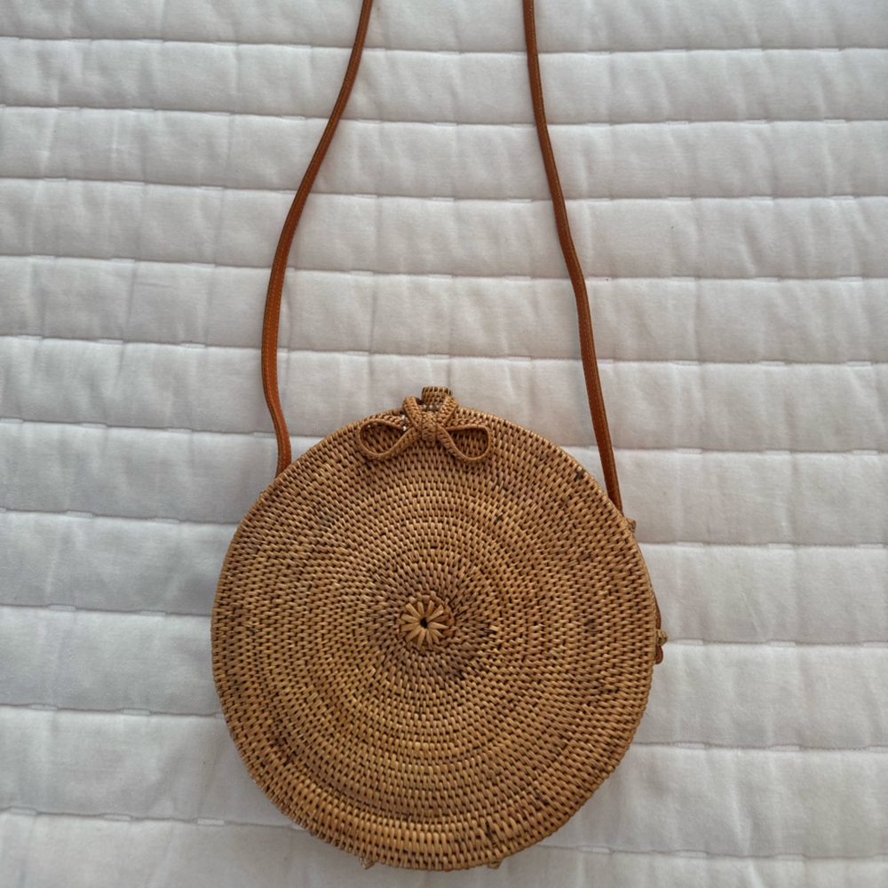 Street Level Brown and White Woven Crossbody *New ✨